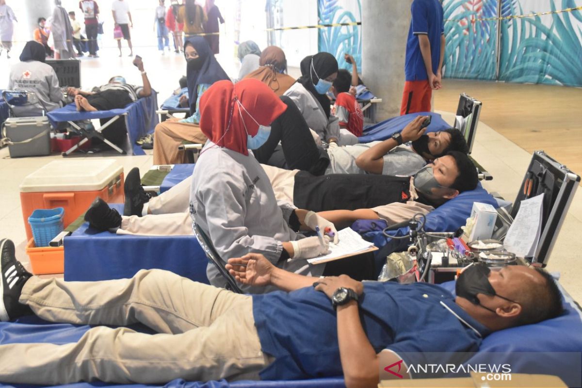 Yayasan Hadji Kalla gelar donor darah dan khitanan massal gratis setiap bulan