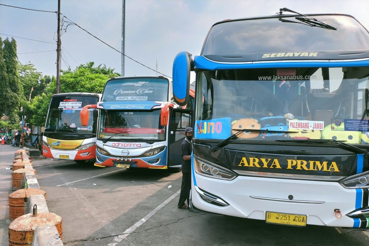 Penumpang di Terminal Kalideres mulai meningkat jelang libur Natal