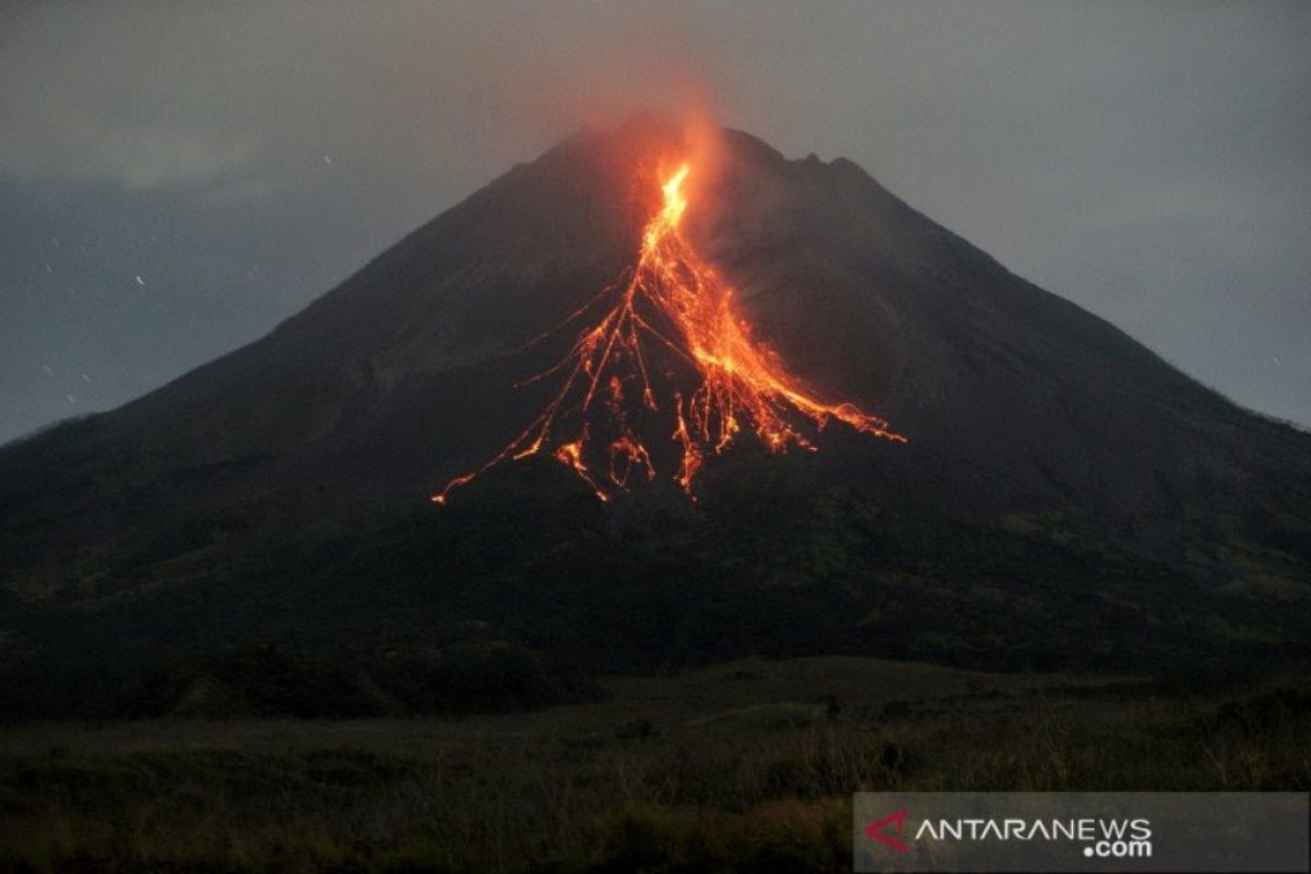 Mount Merapi emits incandescent lava 15 times