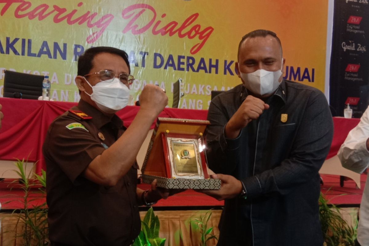 Salsa antusias ikut sosialisasi sadar hukum digagas DPRD dan Kejari Dumai