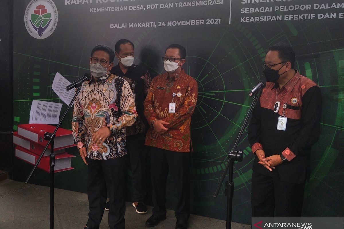 Arsiparis bak malaikat pencatat perbuatan baik dan buruk