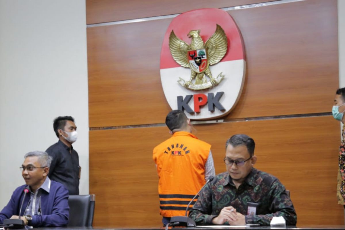 KPK perpanjang masa penahanan  Apif Firmansyah  orang kepercayaan Zumi Zola