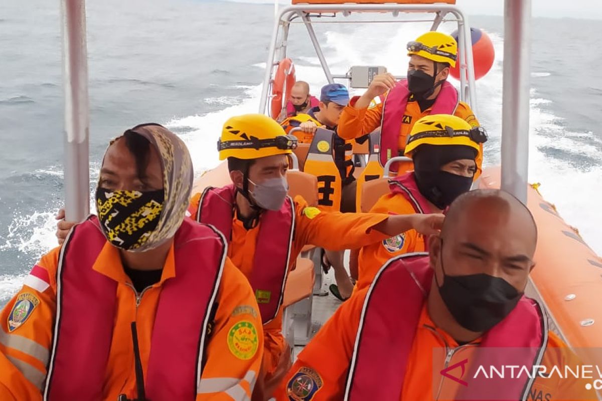 Tim SAR Pangkalpinang lakukan pencarian kapal nelayan tenggelam