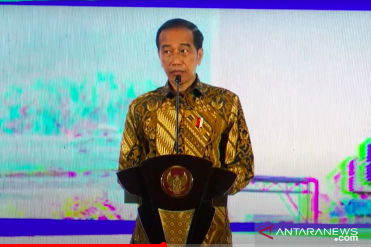 Jokowi praises growth in state revenue in mid-Nov 2021