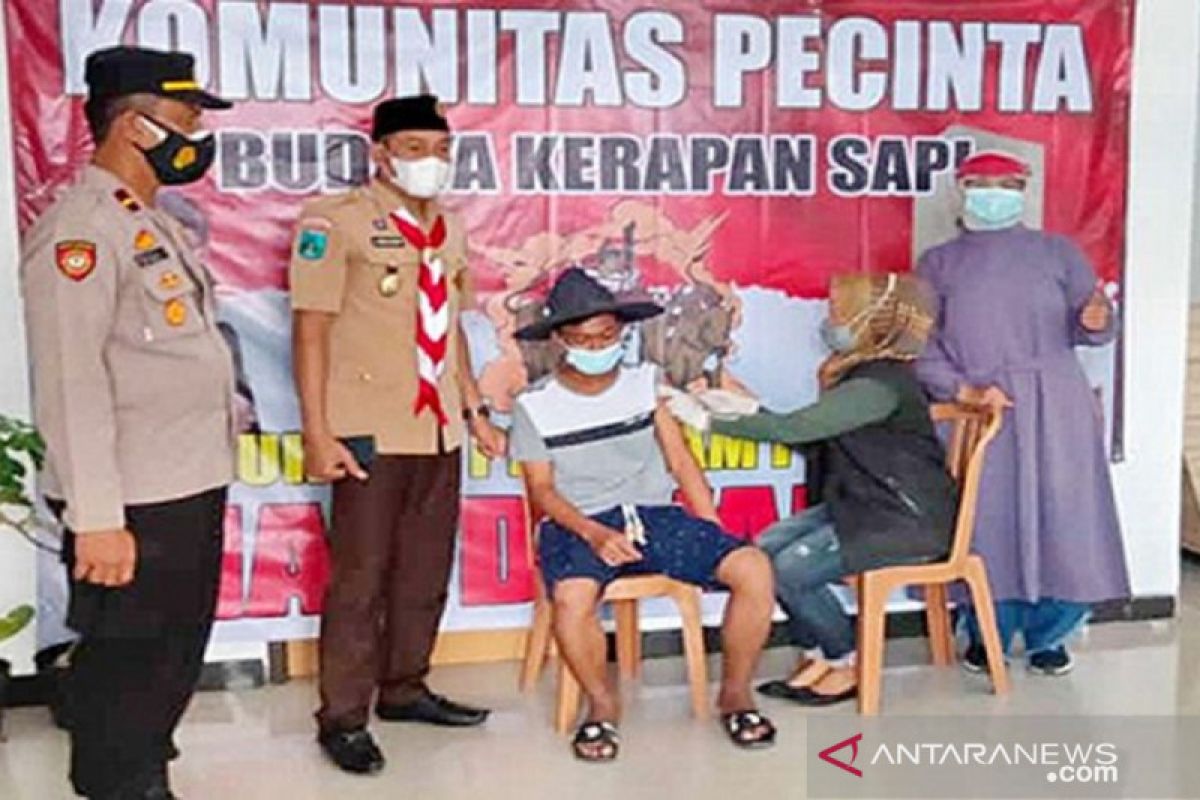 Vaksinasi COVID-19 sasar komunitas pecinta karapan sapi