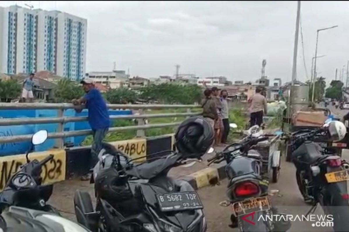 Dua kelompok pelajar SMP tawuran di Kampung Melayu