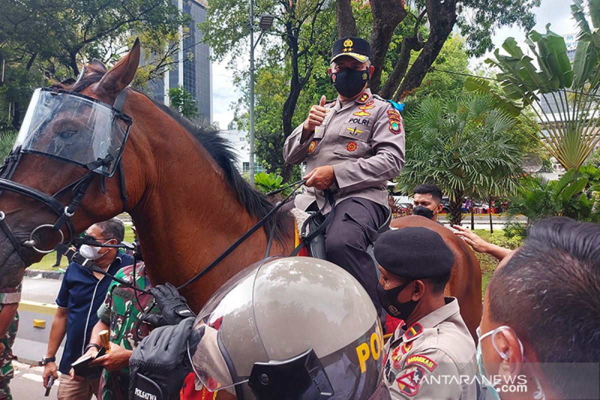 Jajal kuda, Kapolda Metro sapa buruh berunjuk rasa di Patung Kuda