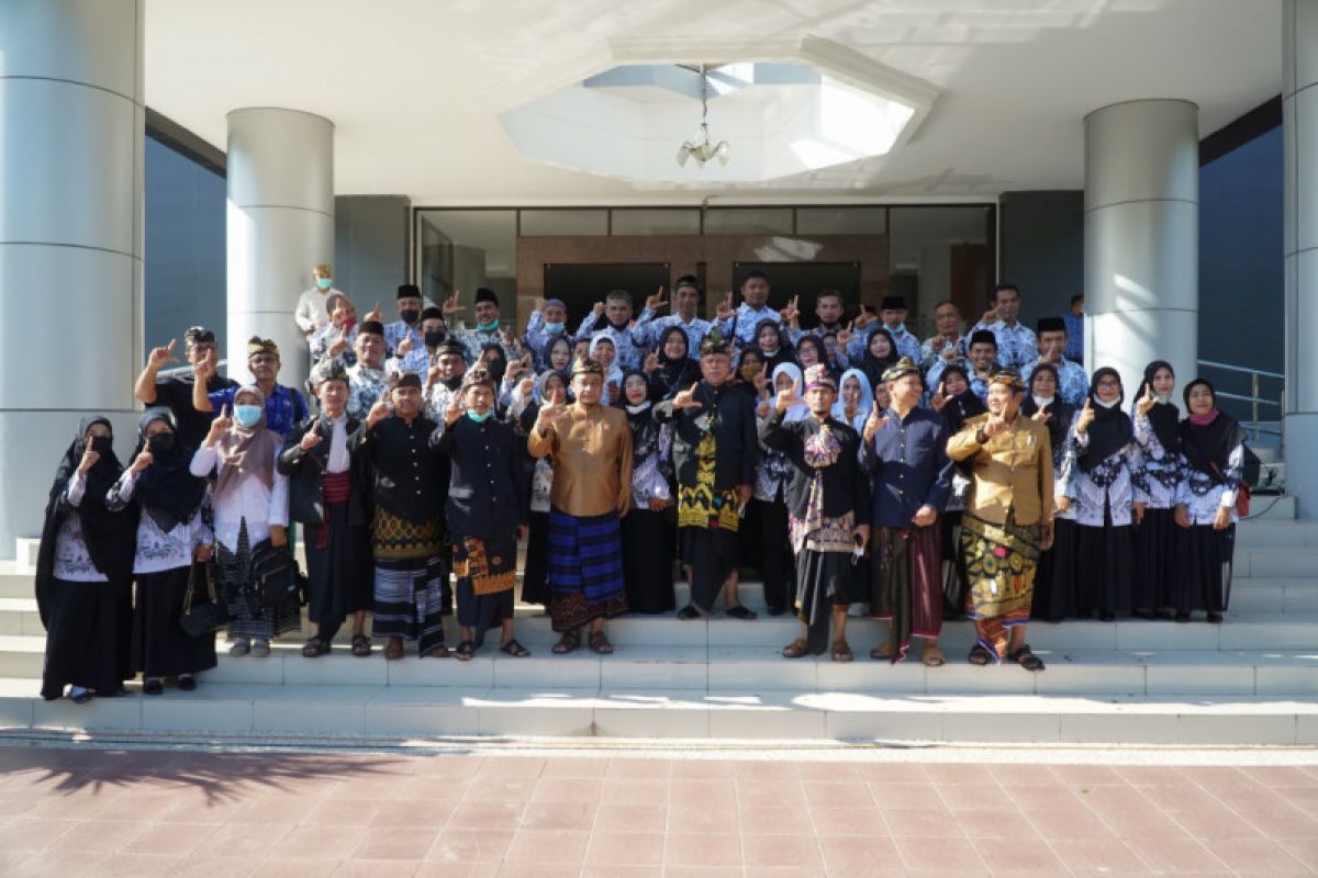 Bupati Lombok Timur akan berikan hadiah umrah bagi guru berprestasi