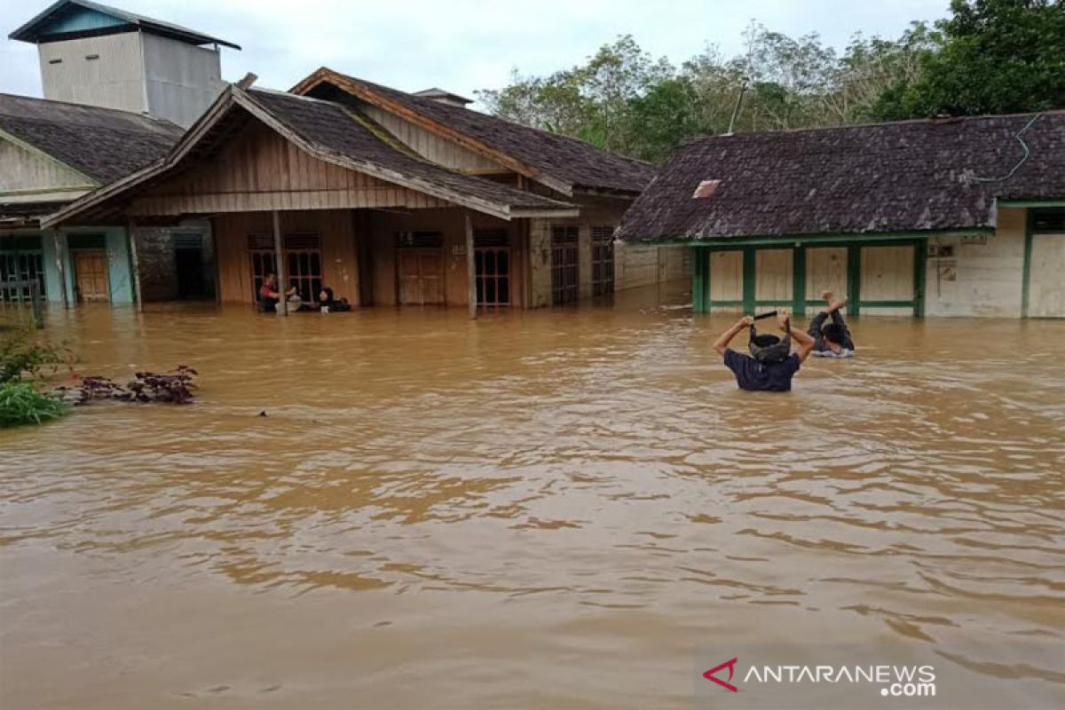 Banjir landa sejumlah desa di Teweh Timur