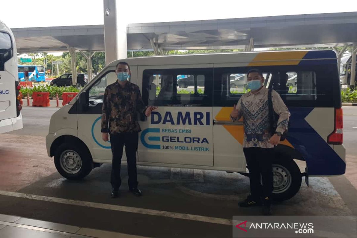 DFSK - DAMRI kerja sama elektrifikasi transportasi darat