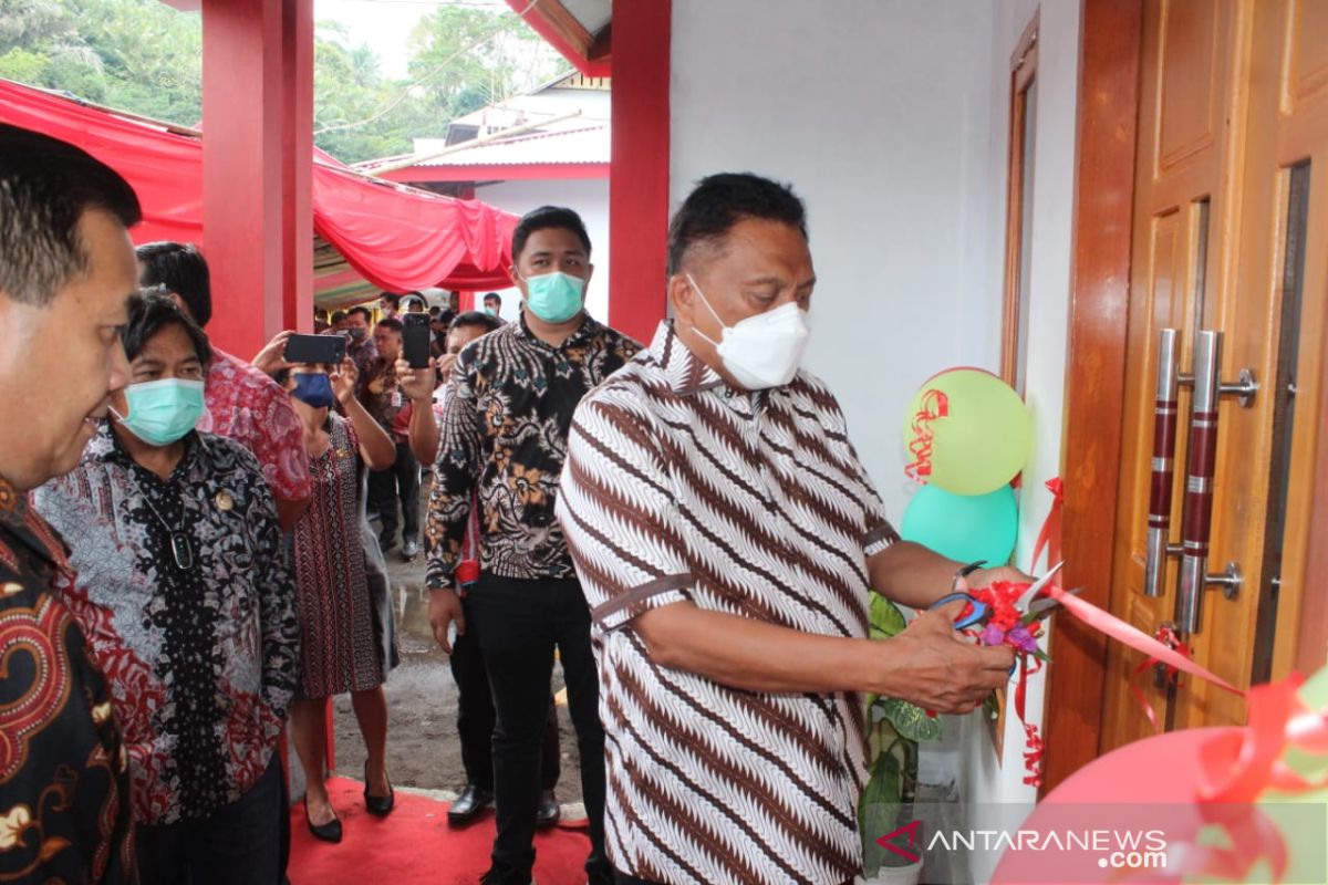 Gubernur  resmikan rumah korban bencana di Minahasa Tenggara