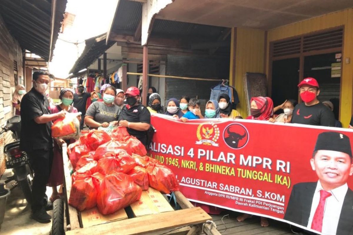 Agustiar Sabran bantu warga terdampak banjir di Palangka Raya