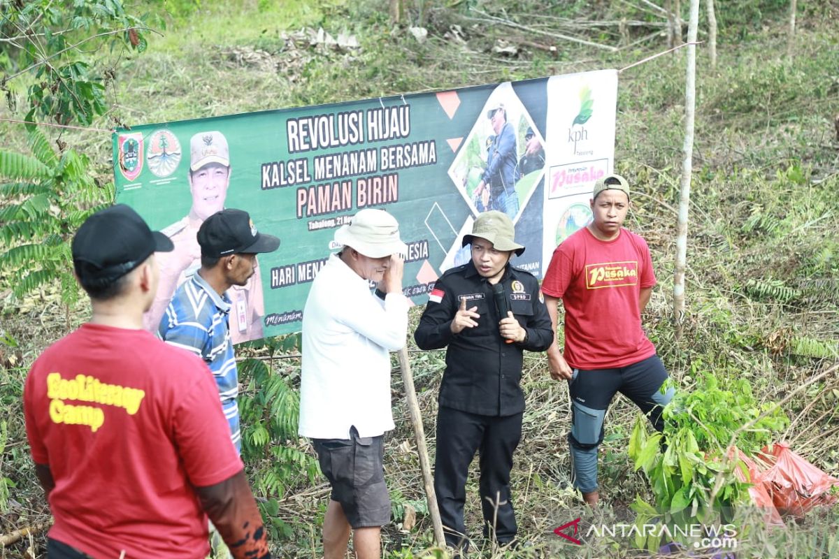 Anggota Dewan Kalsel tanam pohon langka peringati HMPI 2021