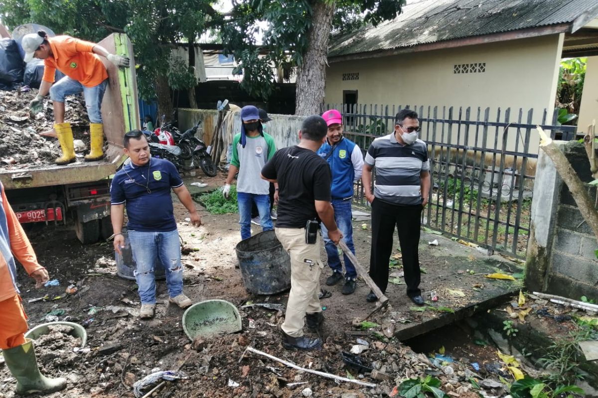 Drainase Kota Tanjungpinang dipenuhi sampah