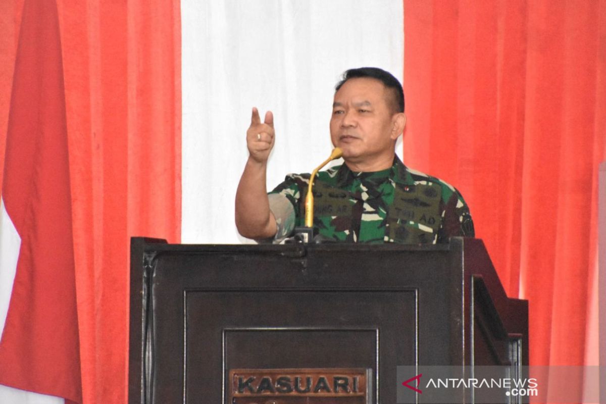 Kasad Jenderal Dudung: Prajurit TNI harus lindungi rakyat dari intimidasi KKB