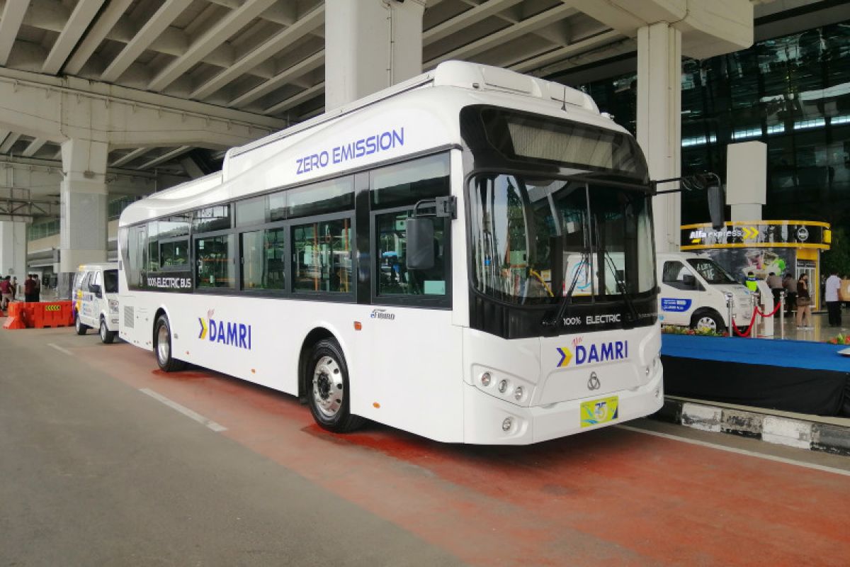 Bus listrik Damri uji coba operasi di Bandara Soetta