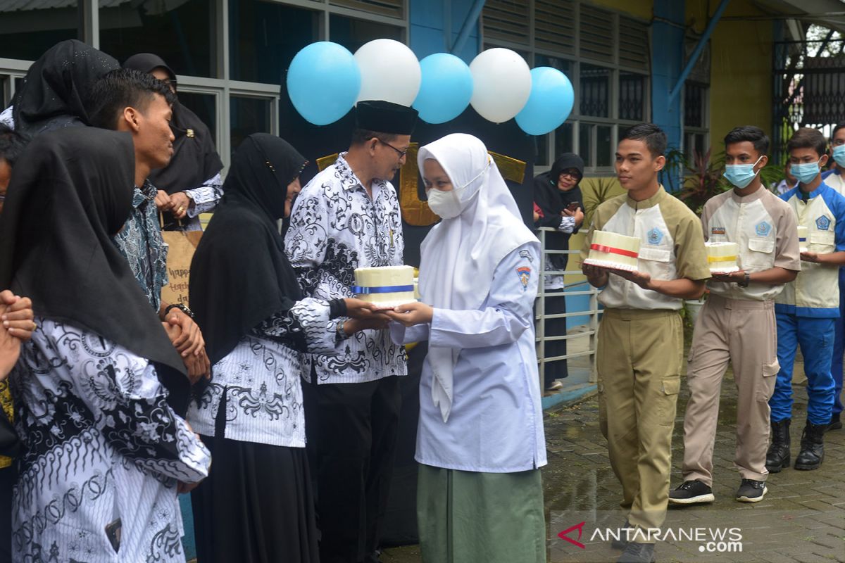 Peringatan hari guru nasional