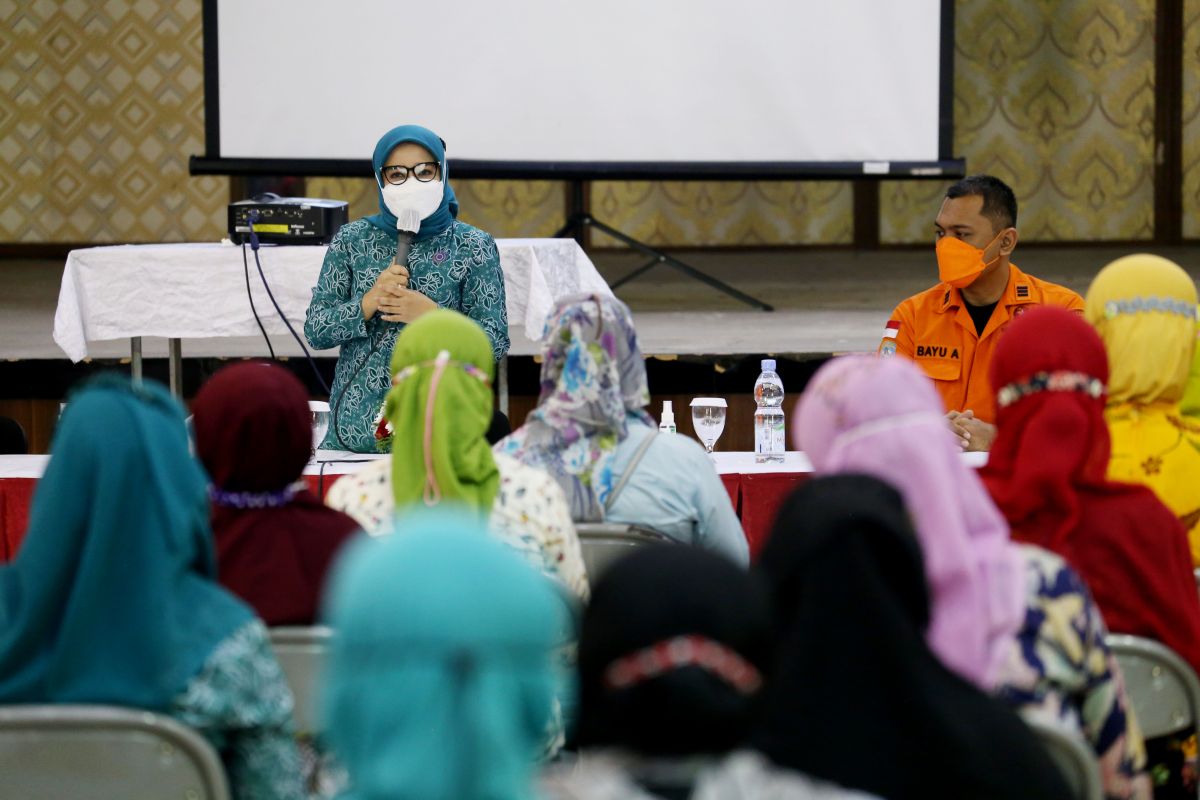 Ratusan ibu PKK di Kota Surabaya dapat sosialisasi mitigasi bencana