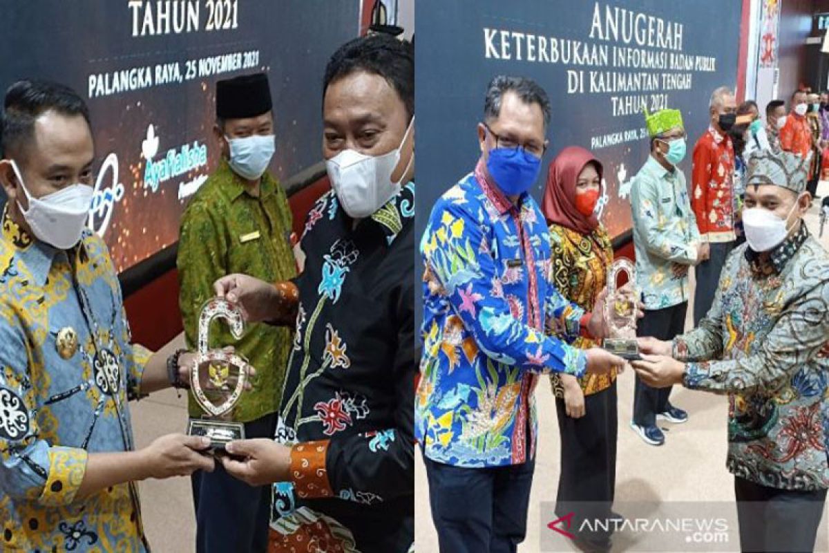 Kalteng  memberikan penghargaan  Keterbukaan Informasi Badan Publik