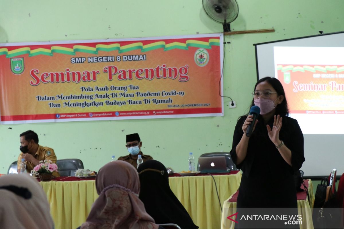 Atasi kejenuhan belajar di rumah, SMPN 8 Dumai adakan seminar parenting