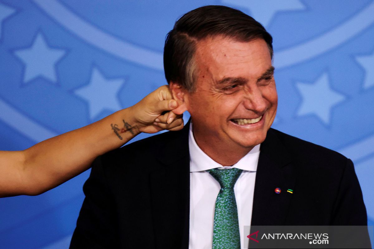 Regulator kesehatan Brazil minta Bolsonaro tarik kritik atas vaksin