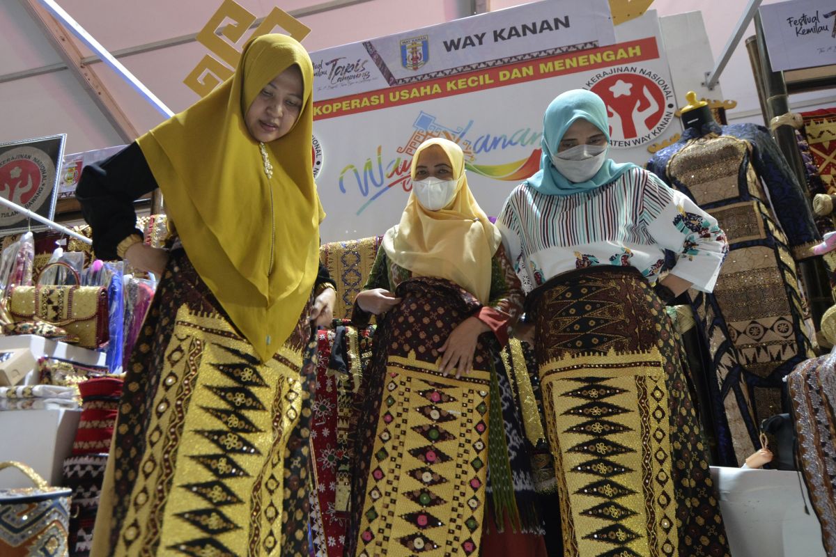 Dukung UMKM Lampung Utara, Erick kirim mesin bordir