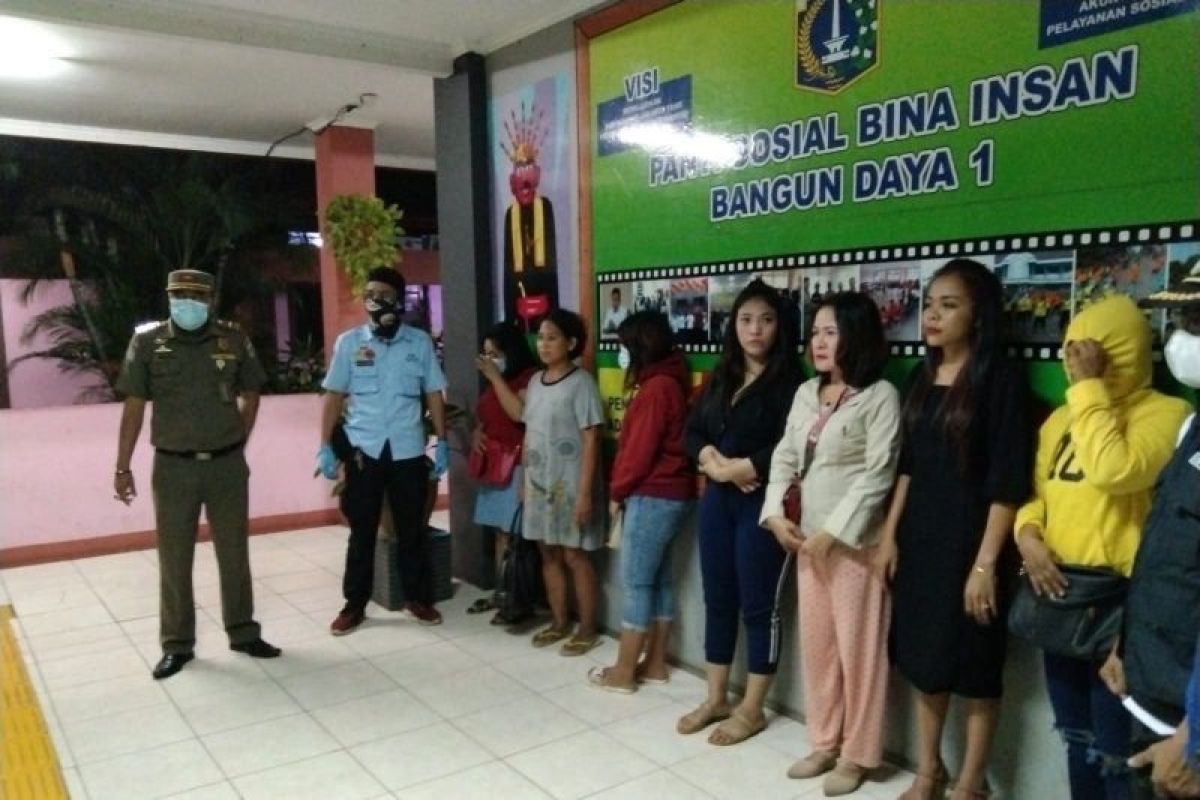 Petugas Satpol PP amankan PSK dan muncikari di kawasan Grogol