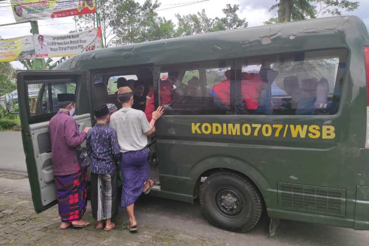 Kodim Wonosobo jemput santri untuk divaksin COVID-19