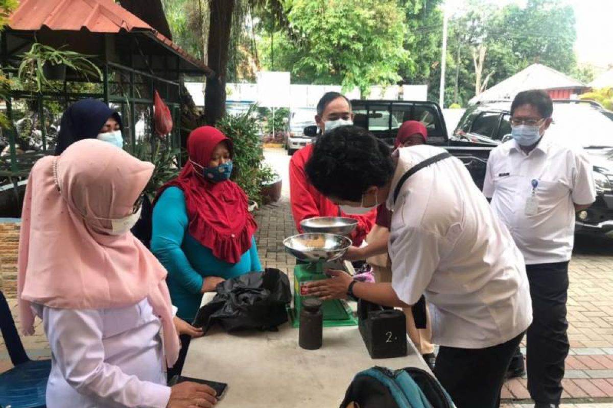 Disperindagkop - UKM menggelar uji tera di 13 kecamatan