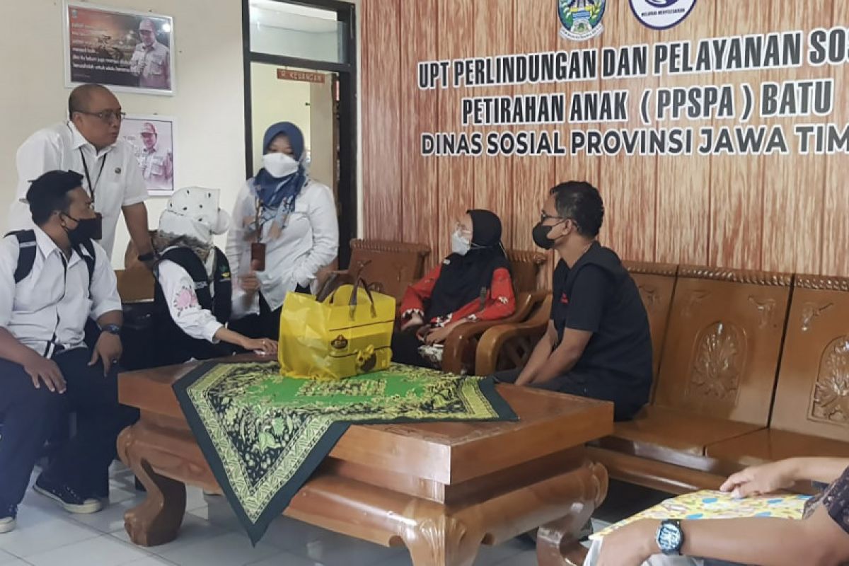 Ministry extends assistance to Malang sexual abuse victim