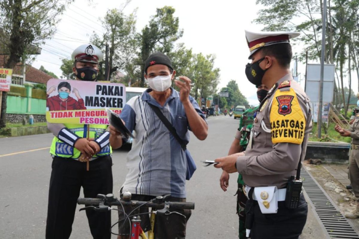 Polres Banjarnegara ingatkan warga tetap disiplin prokes