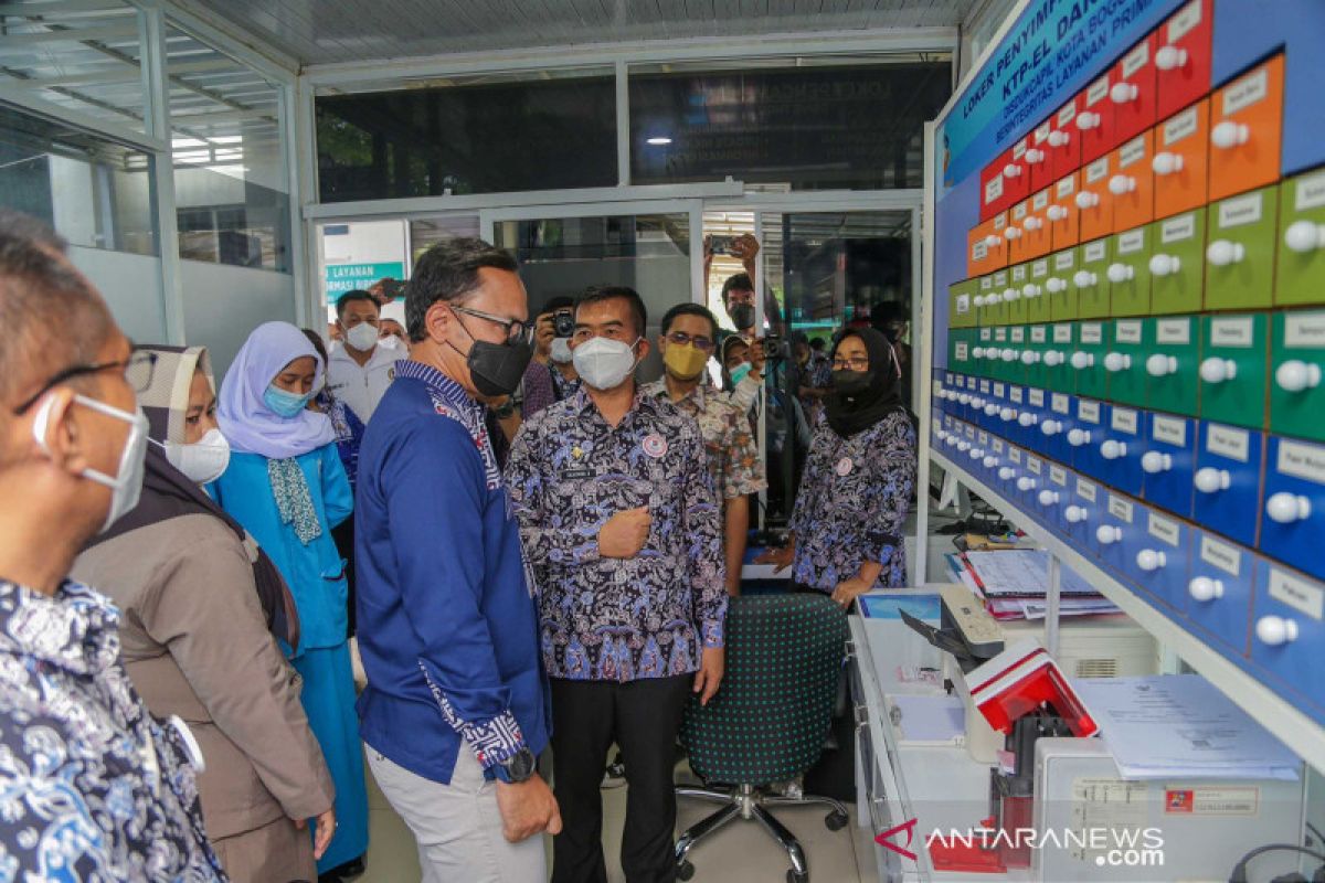 Pemkot Bogor luncurkan layanan Drive Thru di Disdukcapil