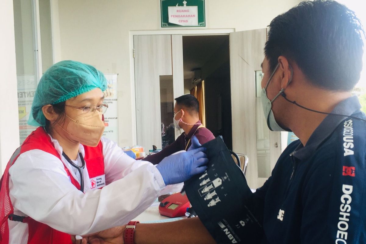 BKD menggelar kegiatan donor darah sambut HUT Ke-63 NTB