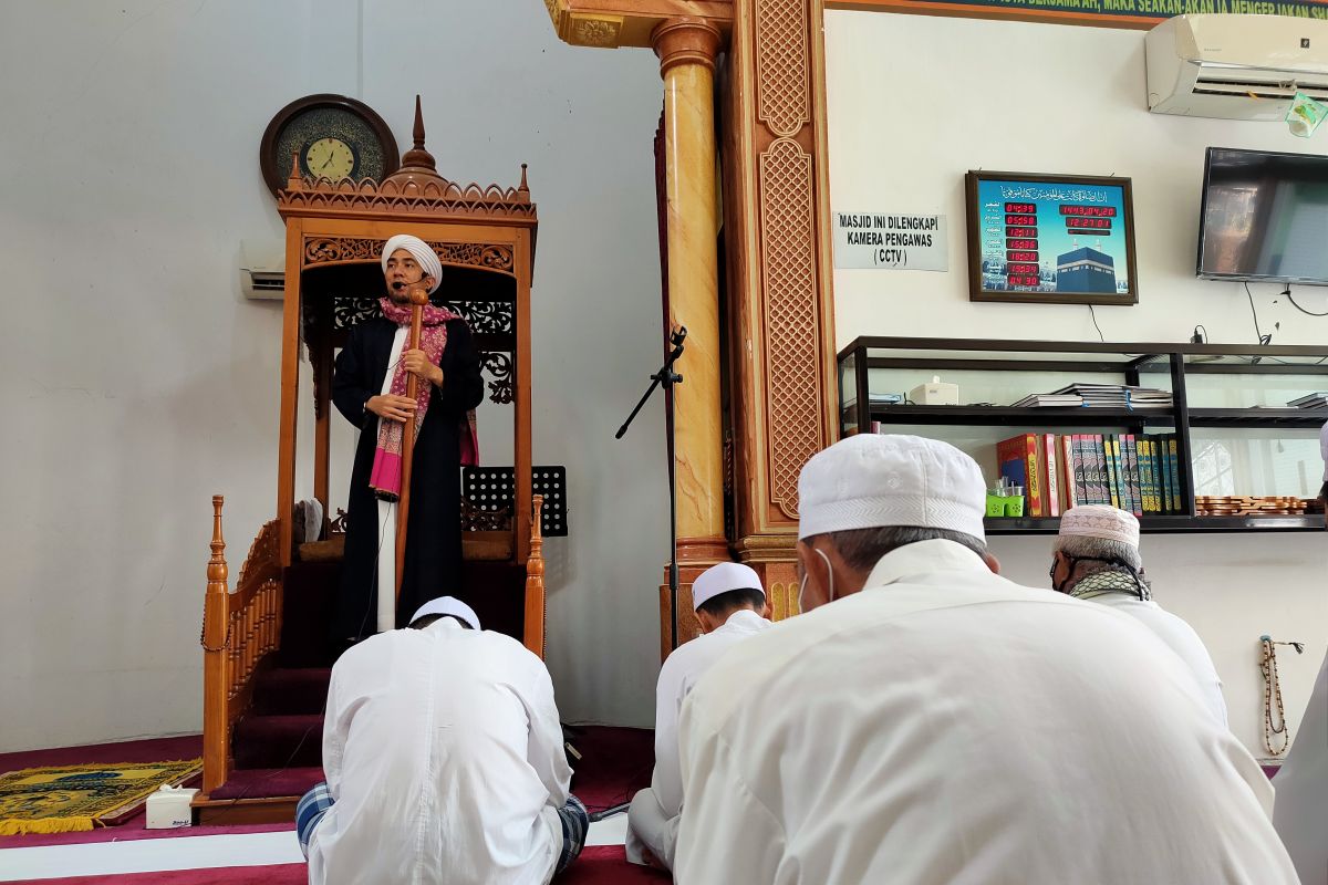 Khatib ingatkan kaum Muslim selalu iman dan istiqamah kepada Allah