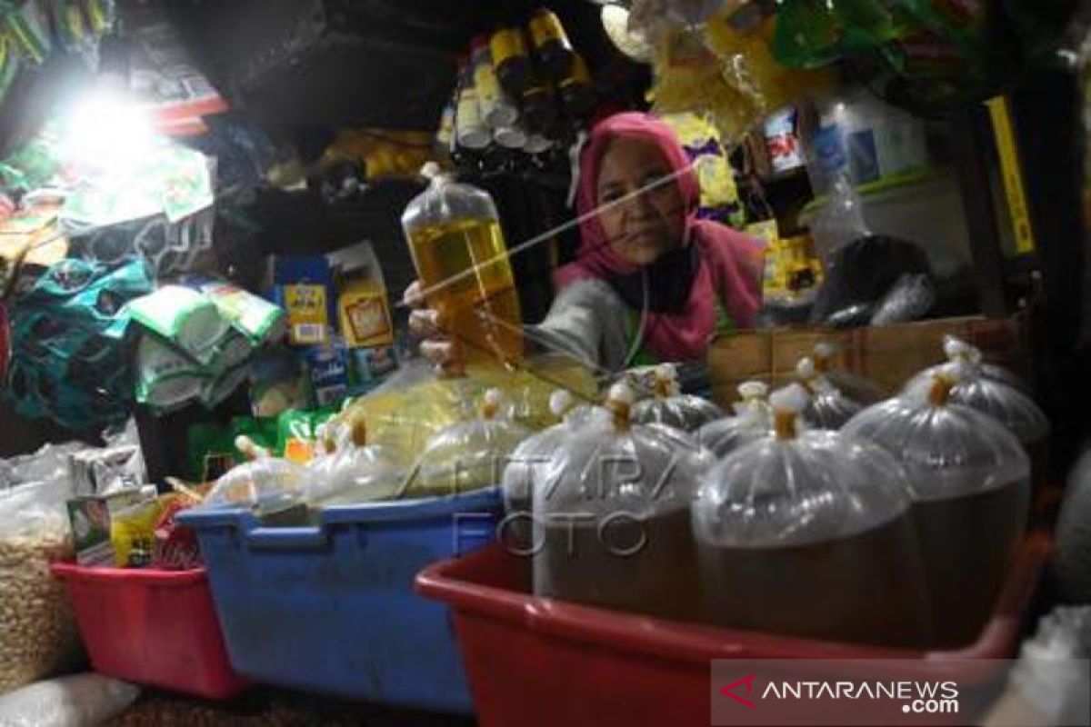 Larangan Penjualan Minyak Goreng Curah - ANTARA Sumbar