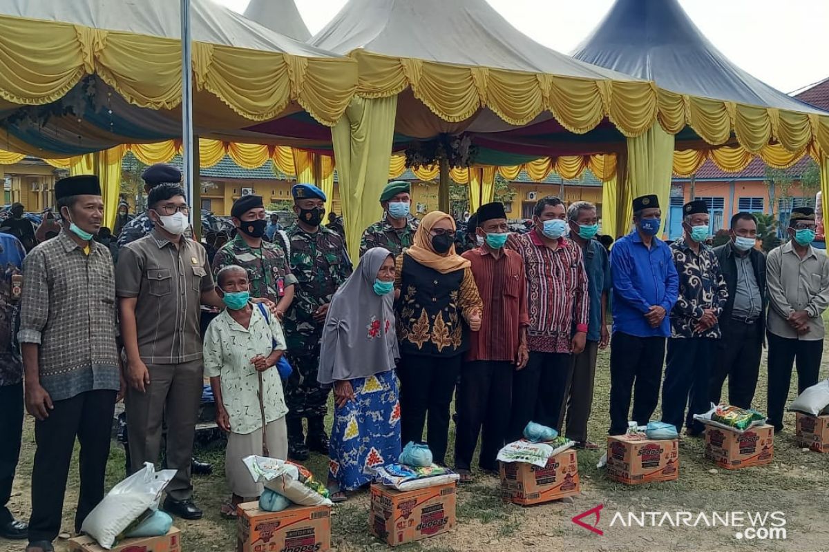 11 warga Pandan dapat bantuan rehab rumah dari Bupati Tapteng