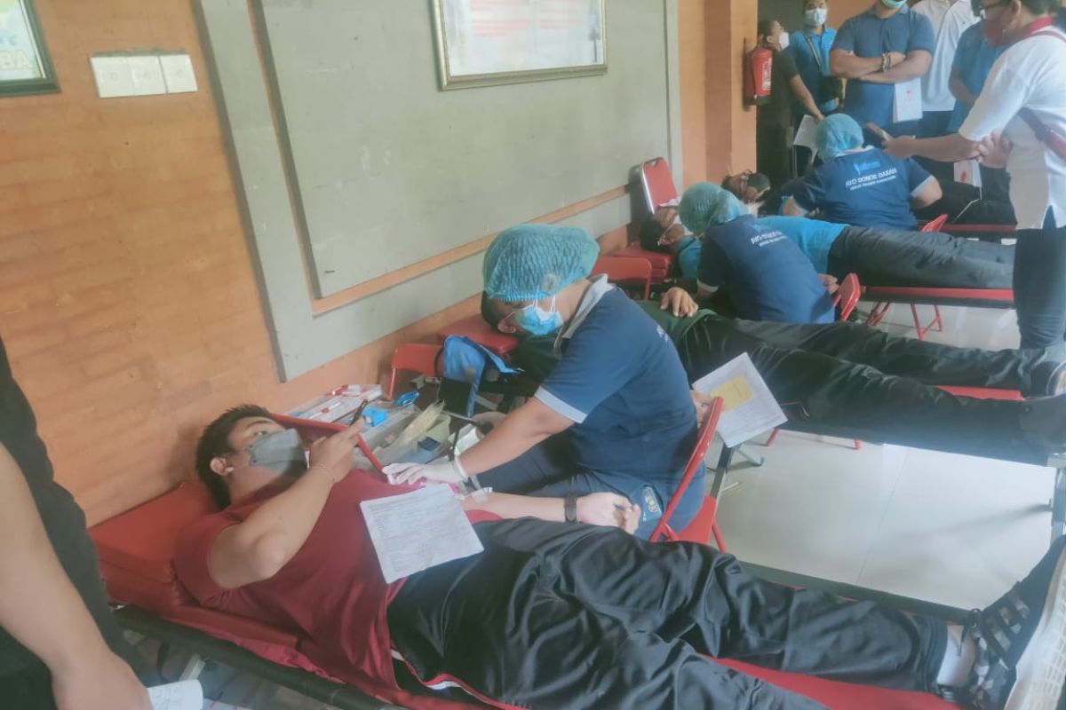 Ratusan ASN Denpasar ikuti aksi donor darah HUT Korpri