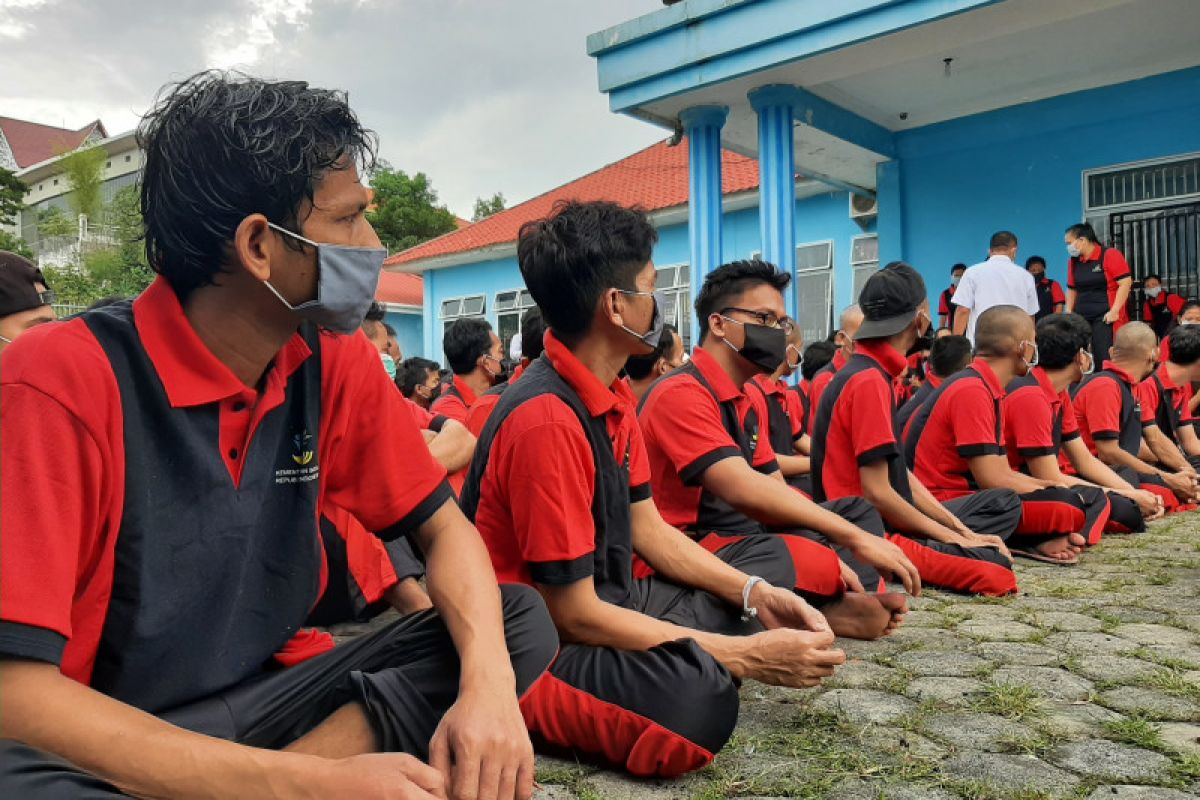 Gubernur Kepri keluhkan  biaya penanganan PMI Rp13 miliar