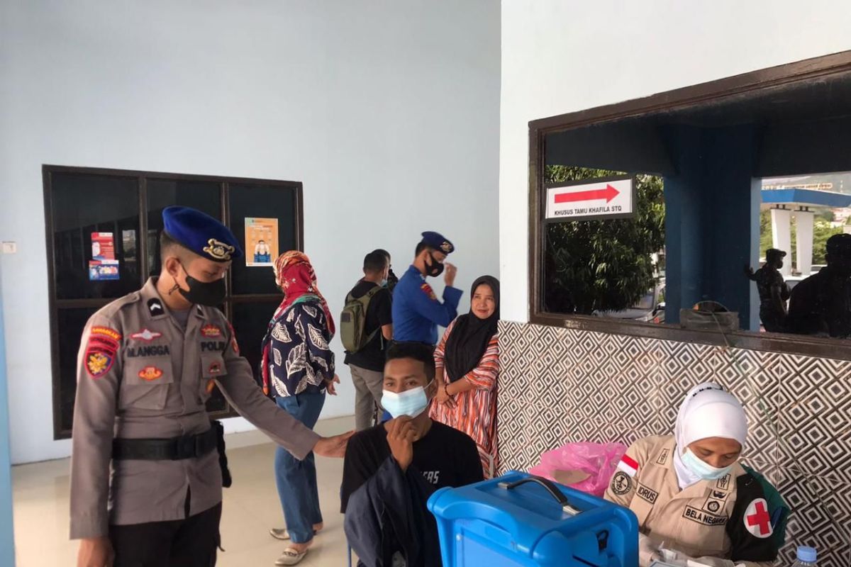 Polda Malut jaring 102 orang belum vaksinasi COVID -19, dorong kesadaran warga