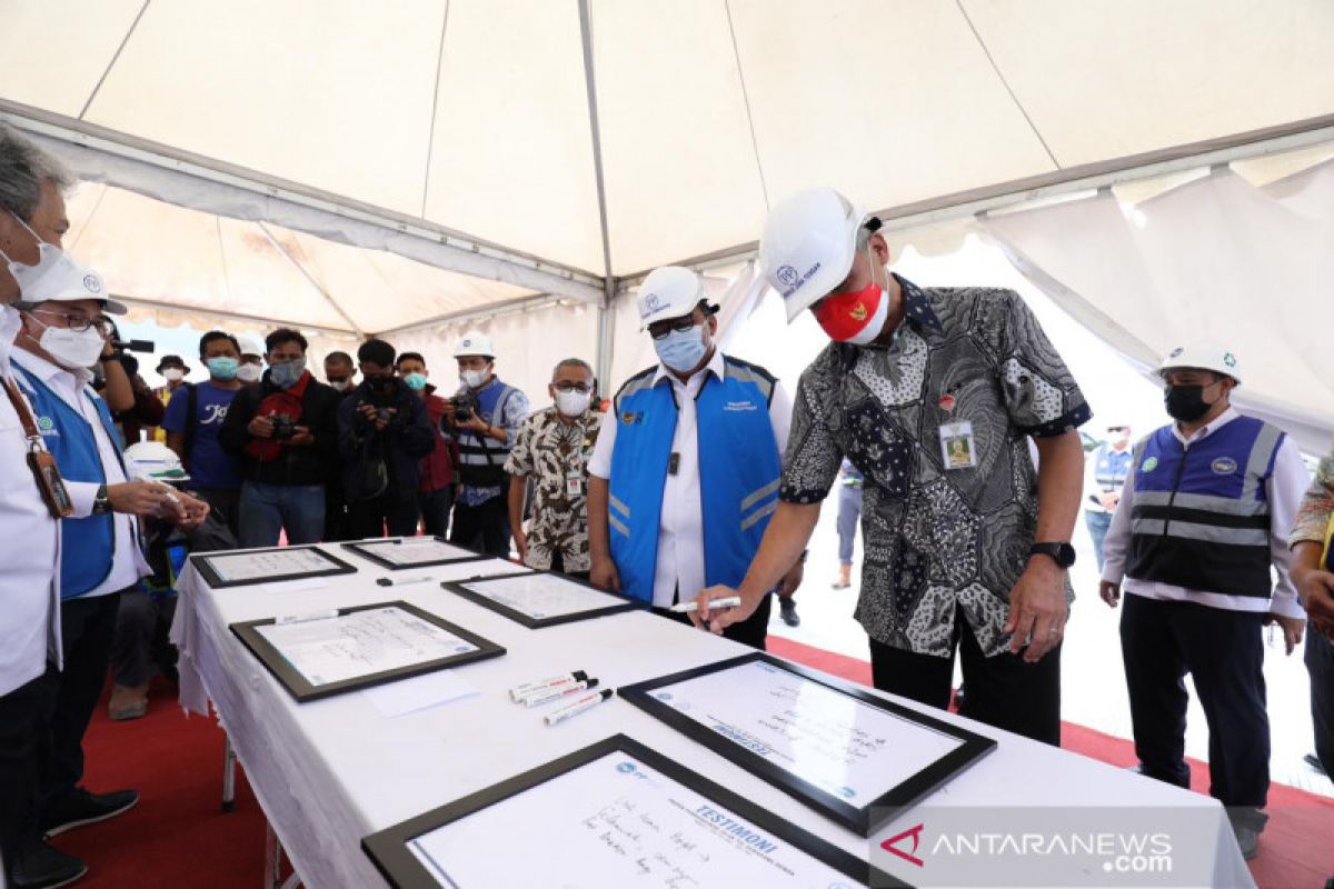 Ganjar: Tol Semarang-Demak selesaikan masalah transportasi