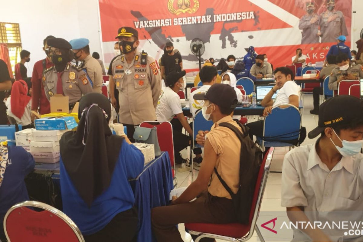 Peserta vaksin COVID-19 di SMK 4 Gowa Sulsel capai 1000 orang lebih