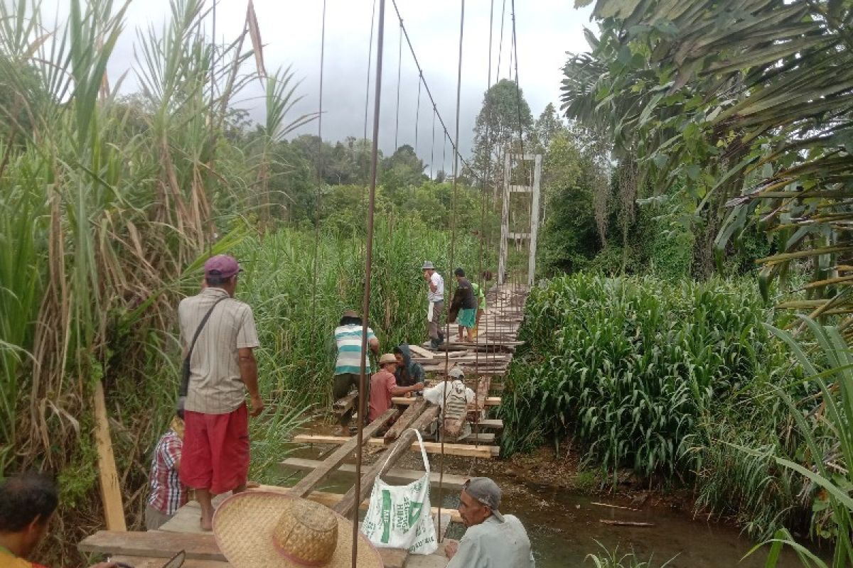 NNB Batuhorpak gotong royong perbaiki rambin rusak di Arse