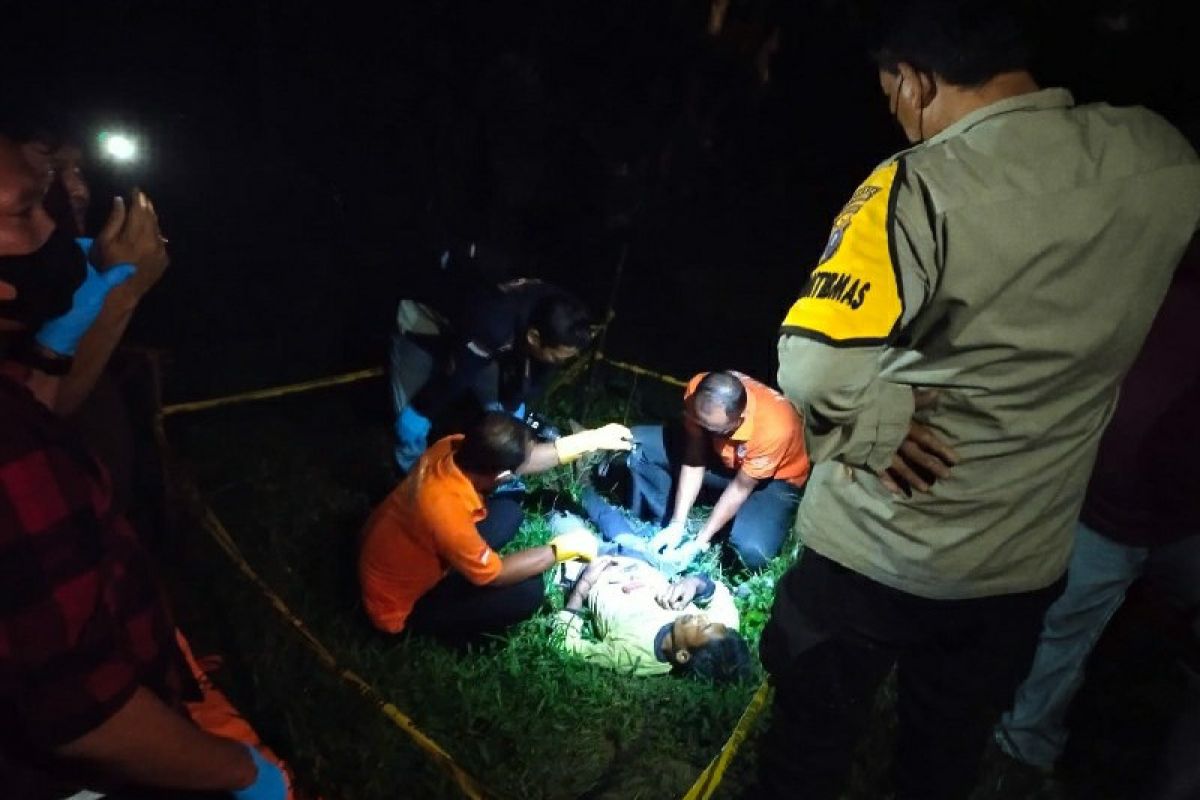 Pengangon kambing temukan mayat pria tanpa identitas di Pantai Labu Deliserdang