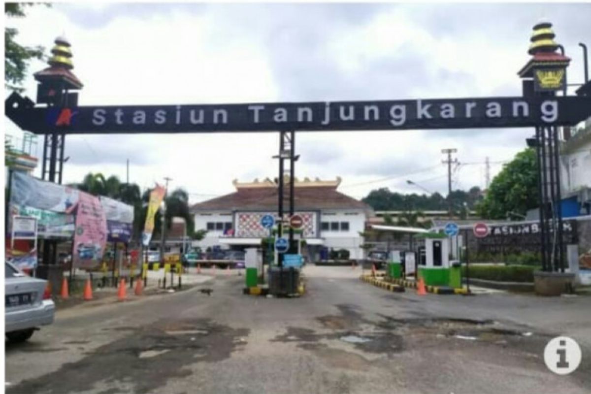 KAI Tanjungkarang tetap operasikan KA penumpang sesuai prokes saat Natal dan tahun baru