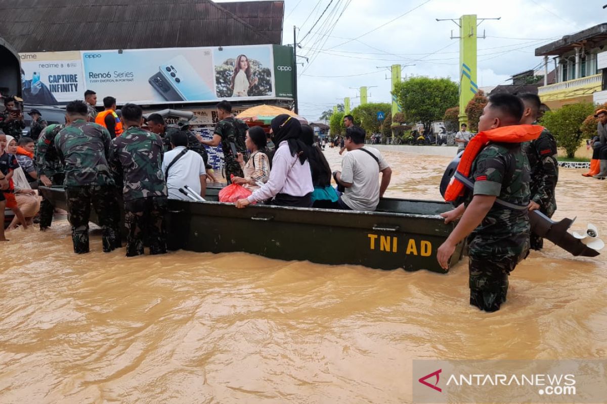 BMKG: Hujan petir guyur Kalsel di tengah bencana banjir