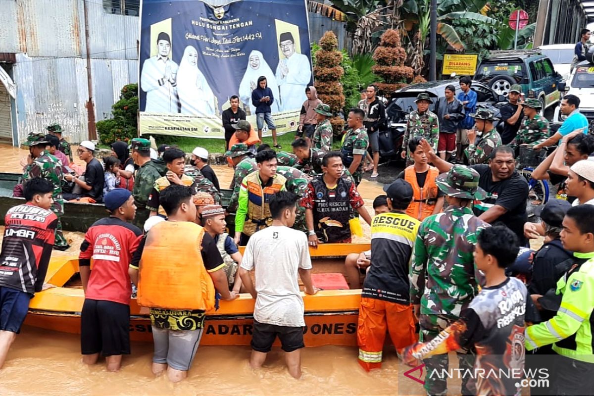 Banjir makin parah, HST tetapkan tanggap darurat bencana sampai tujuh hari ke depan