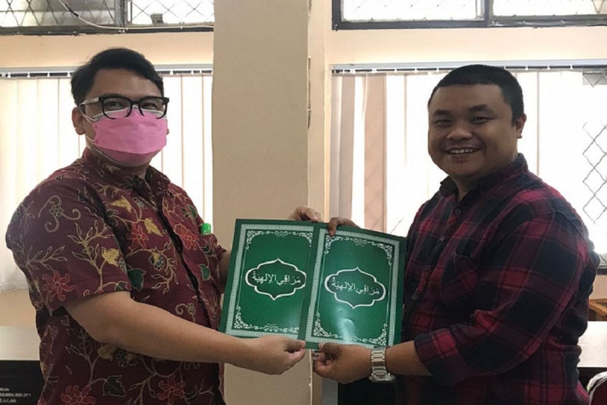 Tim Unja dan masyarakat adat Kedepatian Semerap bukukan "syair seroat"