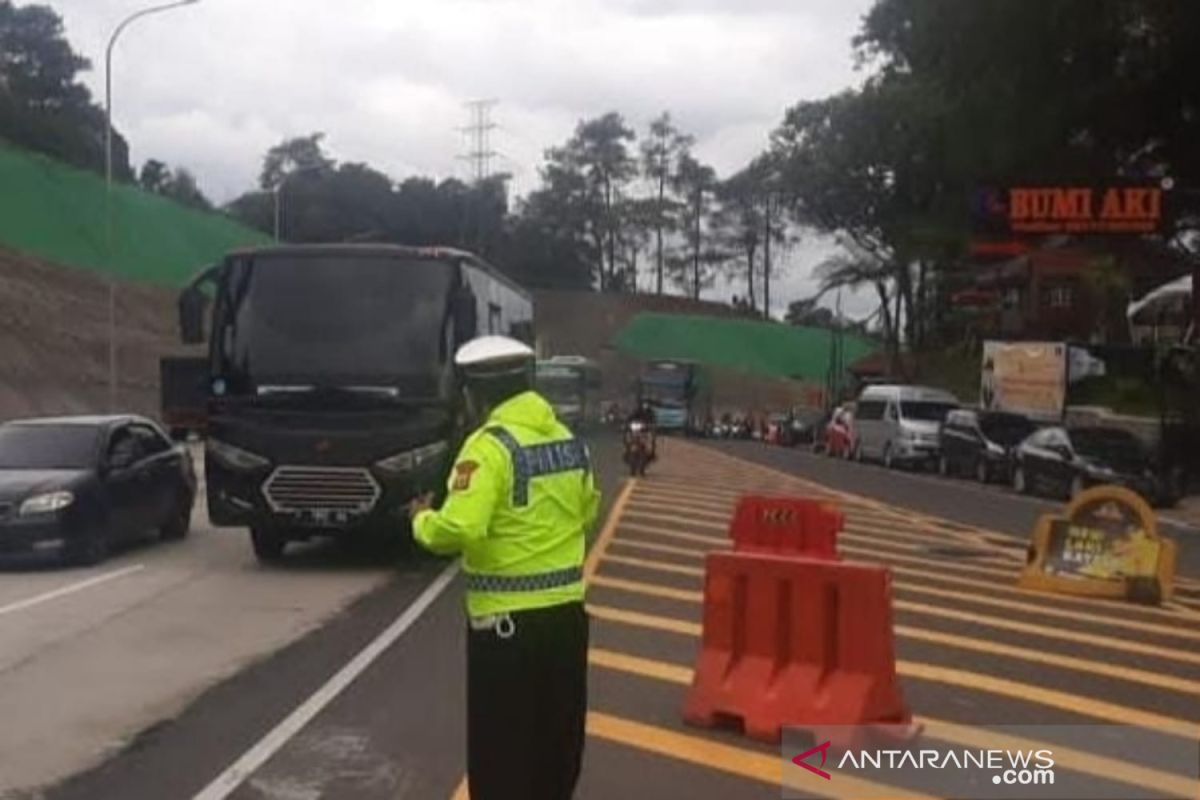 Jalur Puncak-Cianjur terpantau lancar hingga Minggu petang