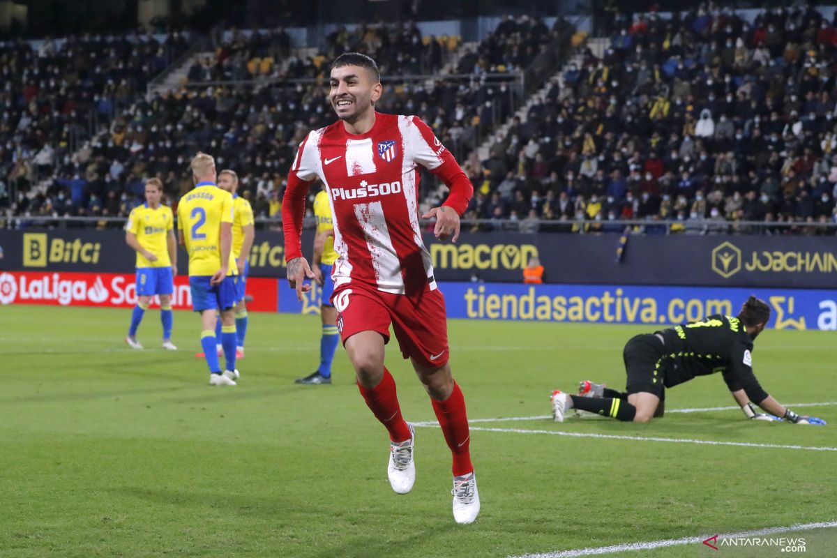 Liga Spanyol - Atletico Madrid libas Cadiz 4-1