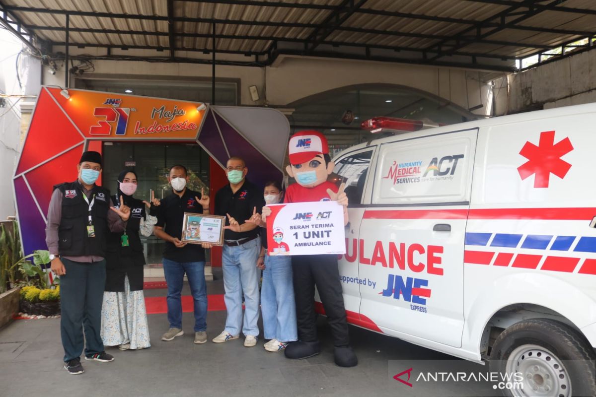 JNE Pekanbaru sumbang satu ambulans dukung aksi kemanusiaan di Riau